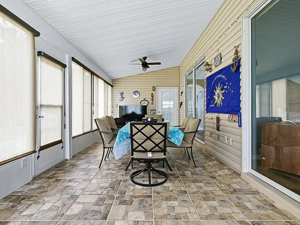 4949 Sawgrass Lake Circle Leesburg FL 34748