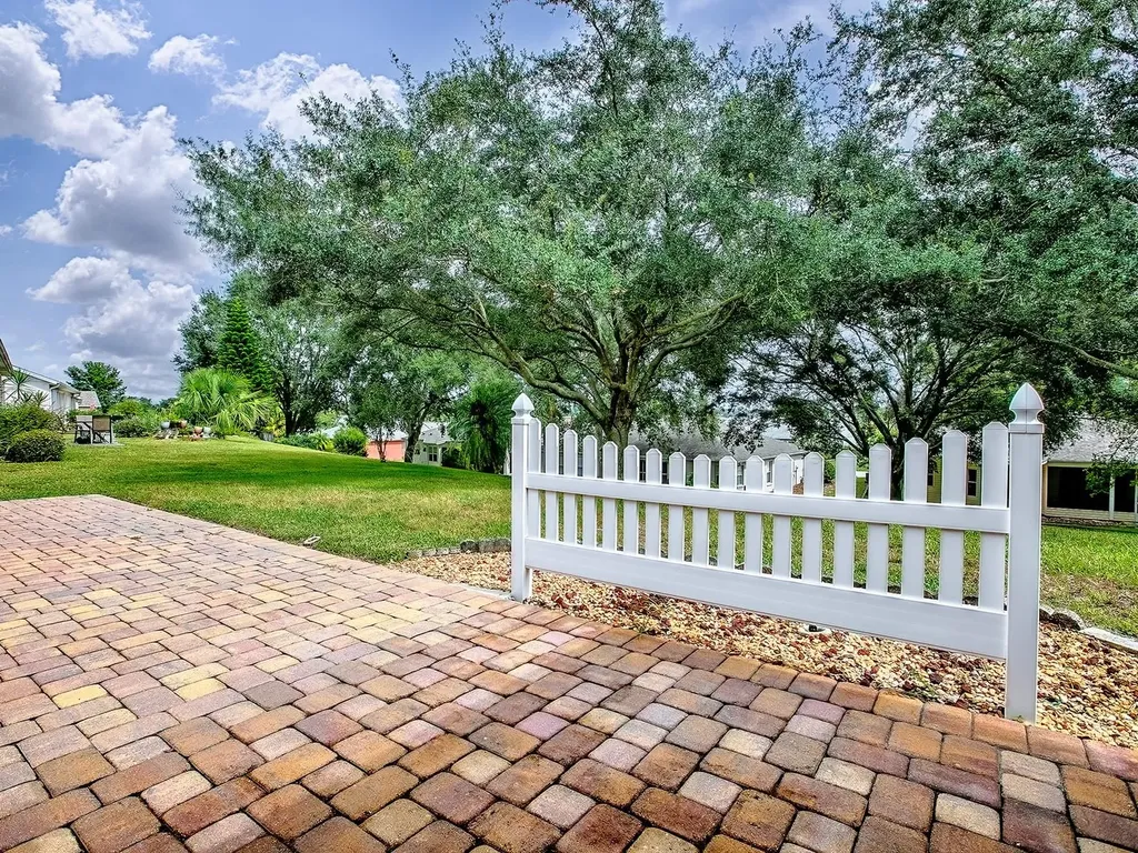 4949 Sawgrass Lake Circle Leesburg FL 34748