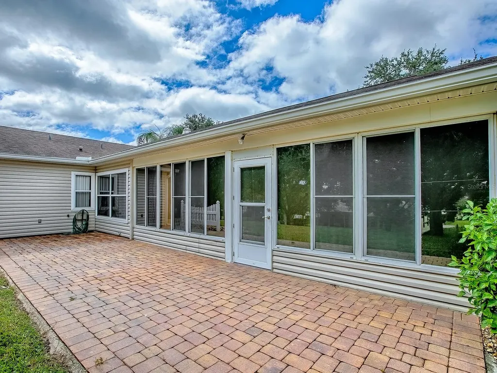 4949 Sawgrass Lake Circle Leesburg FL 34748