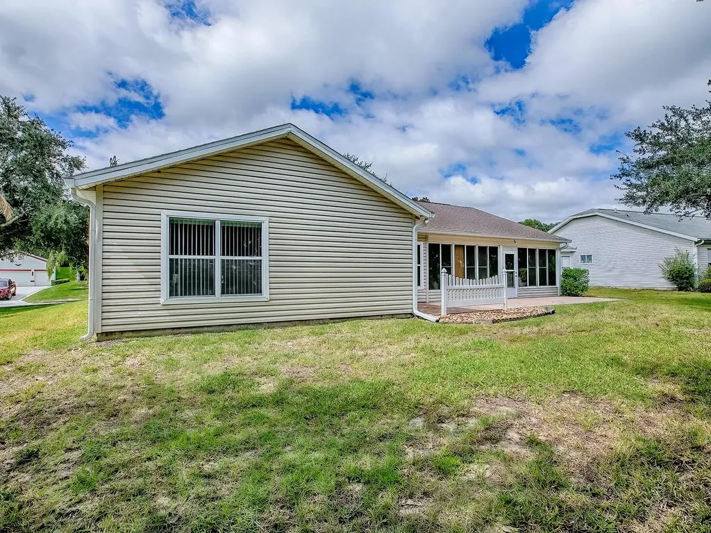4949 Sawgrass Lake Circle Leesburg FL 34748