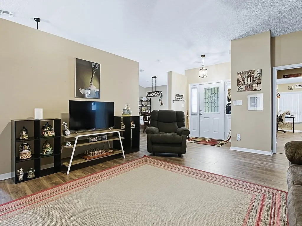 4949 Sawgrass Lake Circle Leesburg FL 34748