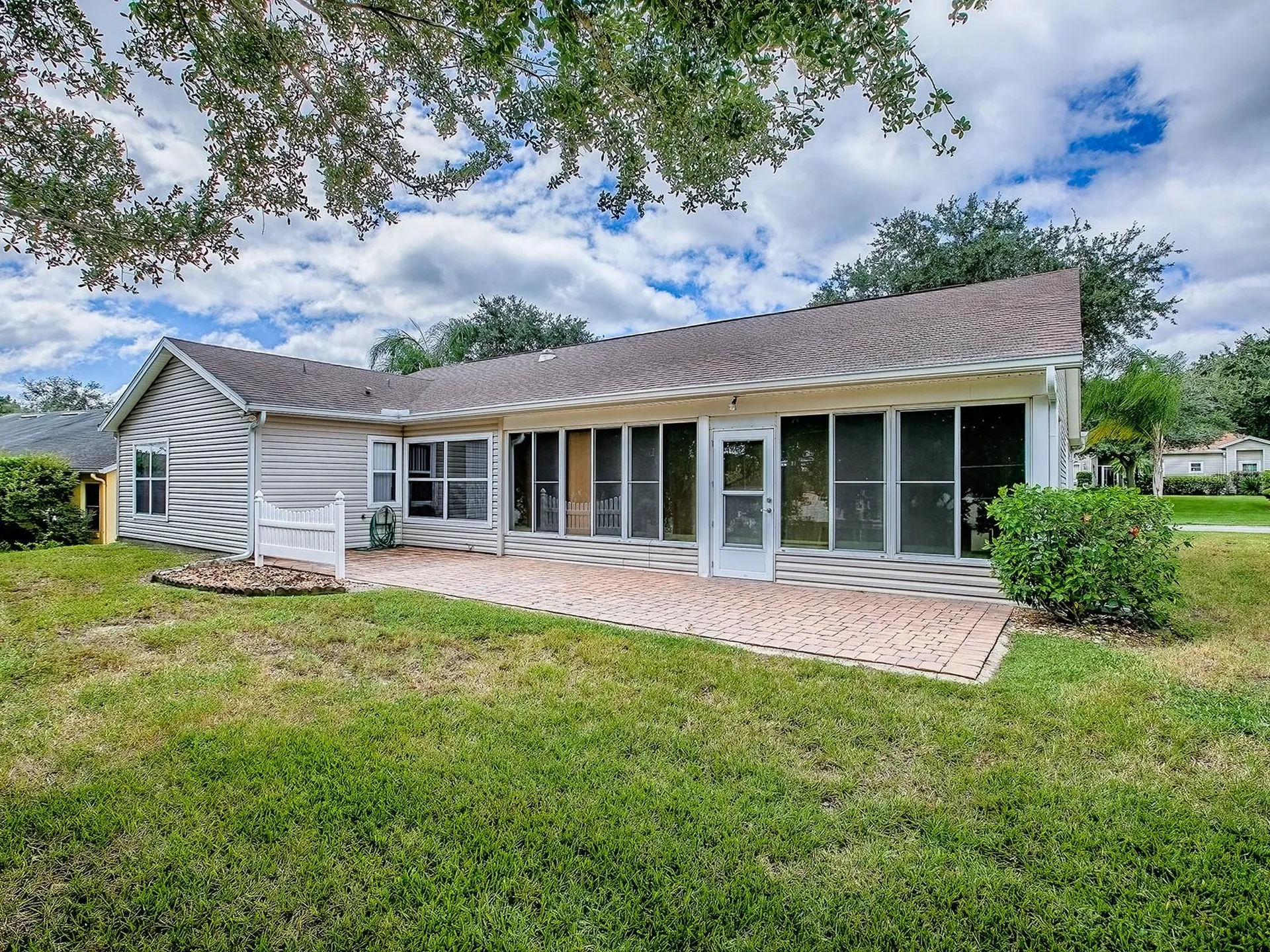 4949 Sawgrass Lake Circle Leesburg FL 34748