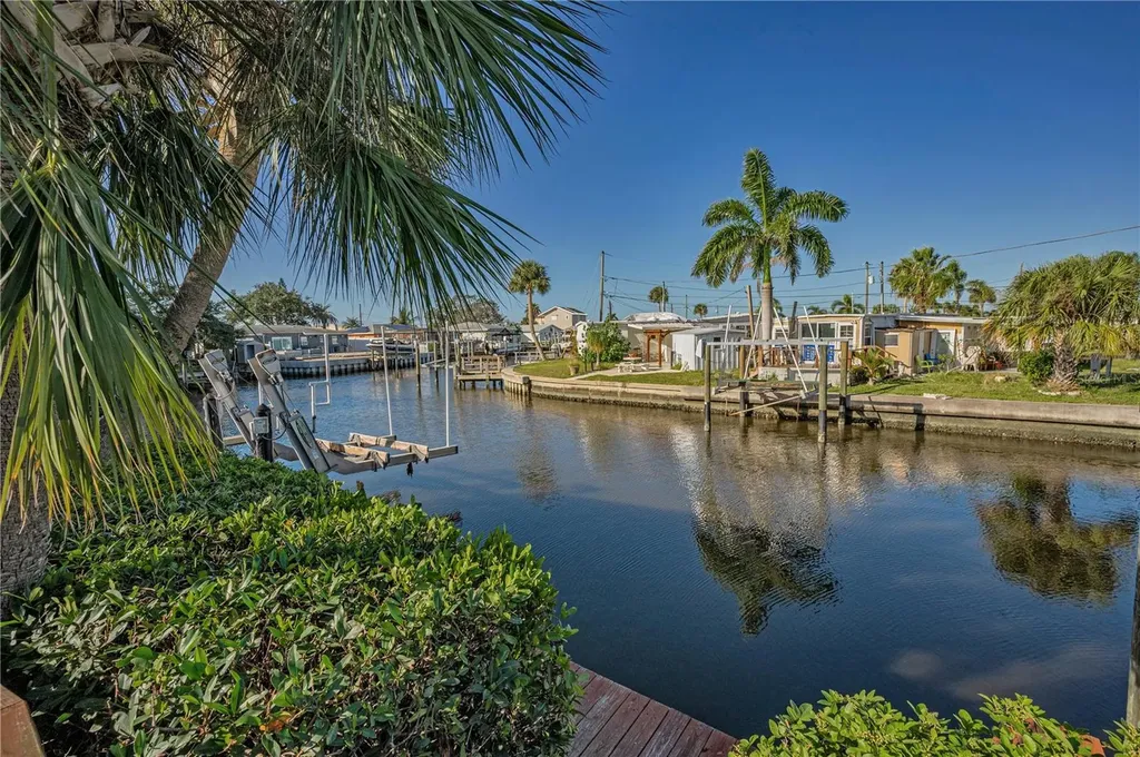 4288 86th Way N St Petersburg FL 33709