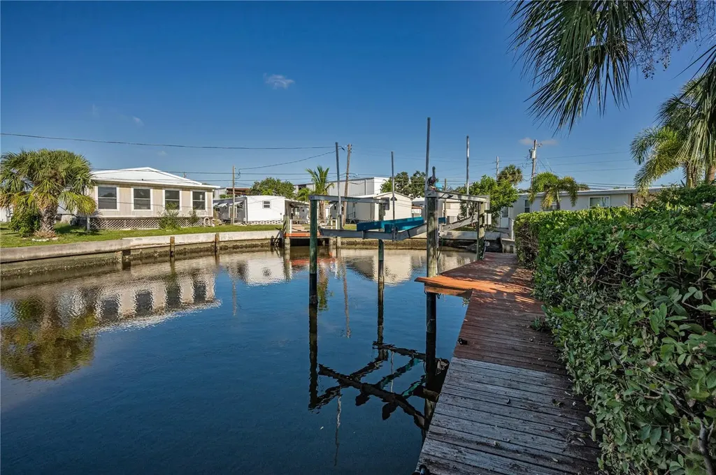 4288 86th Way N St Petersburg FL 33709