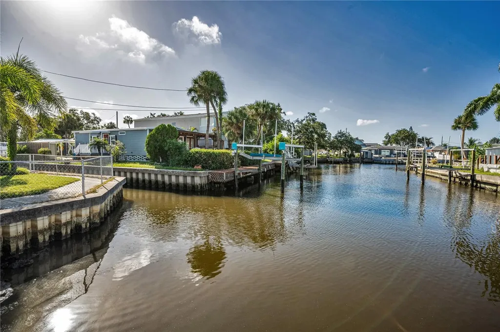 4288 86th Way N St Petersburg FL 33709