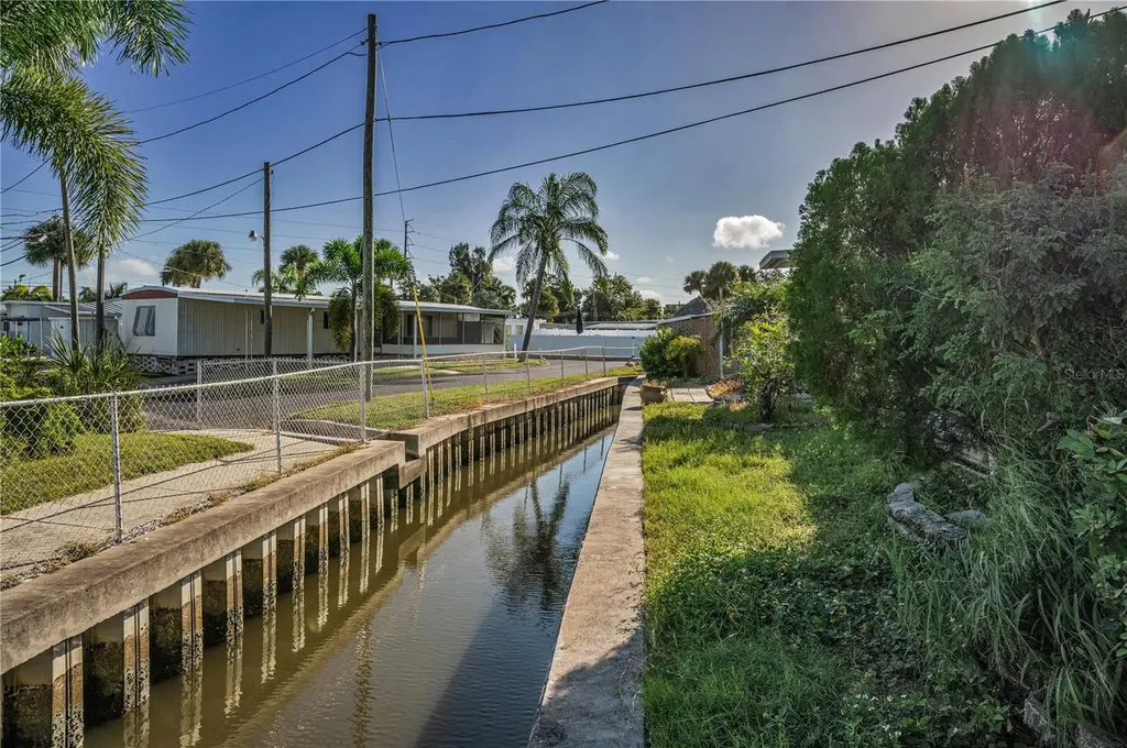 4288 86th Way N St Petersburg FL 33709