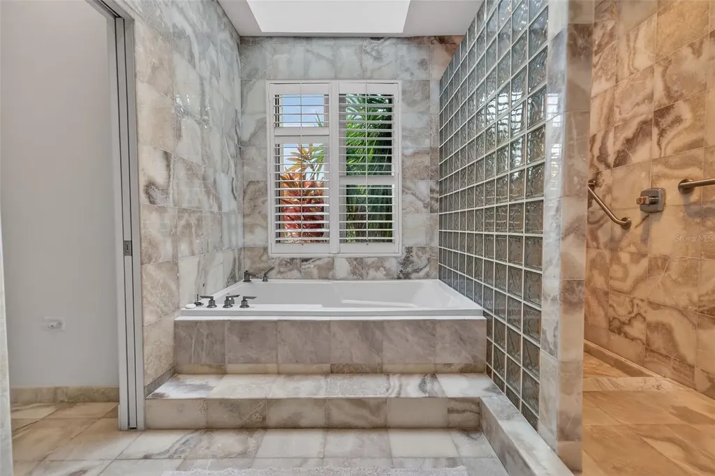 1571 Harbor Cay Lane Longboat Key FL 34228