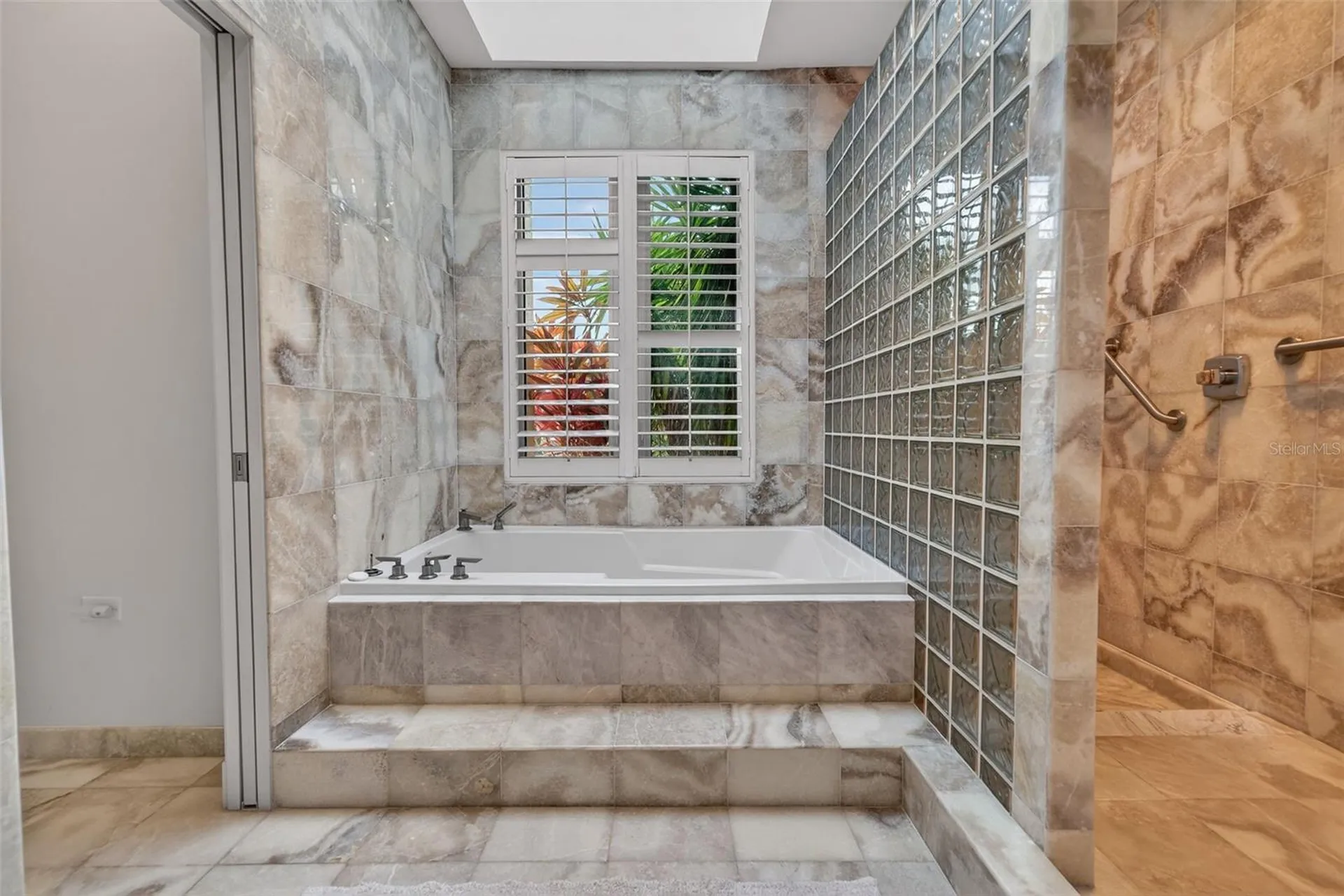 1571 Harbor Cay Lane Longboat Key FL 34228