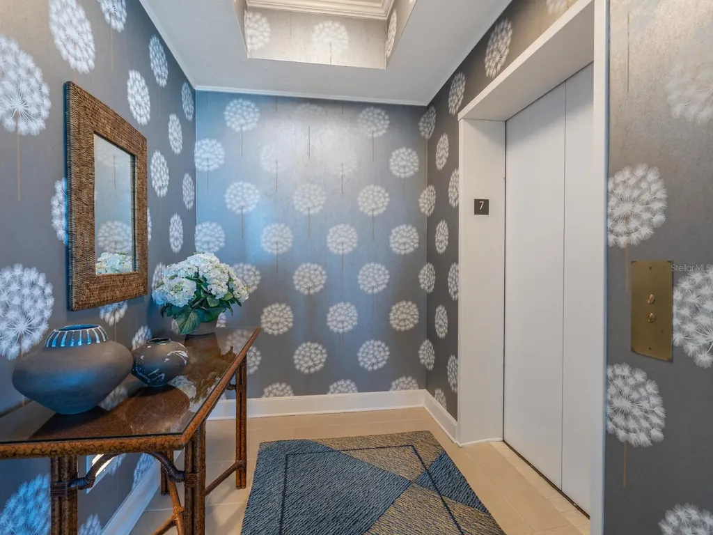 1281 Gulf Of Mexico Drive Longboat Key FL 34228