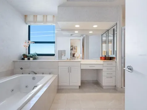 1281 Gulf Of Mexico Drive Longboat Key FL 34228