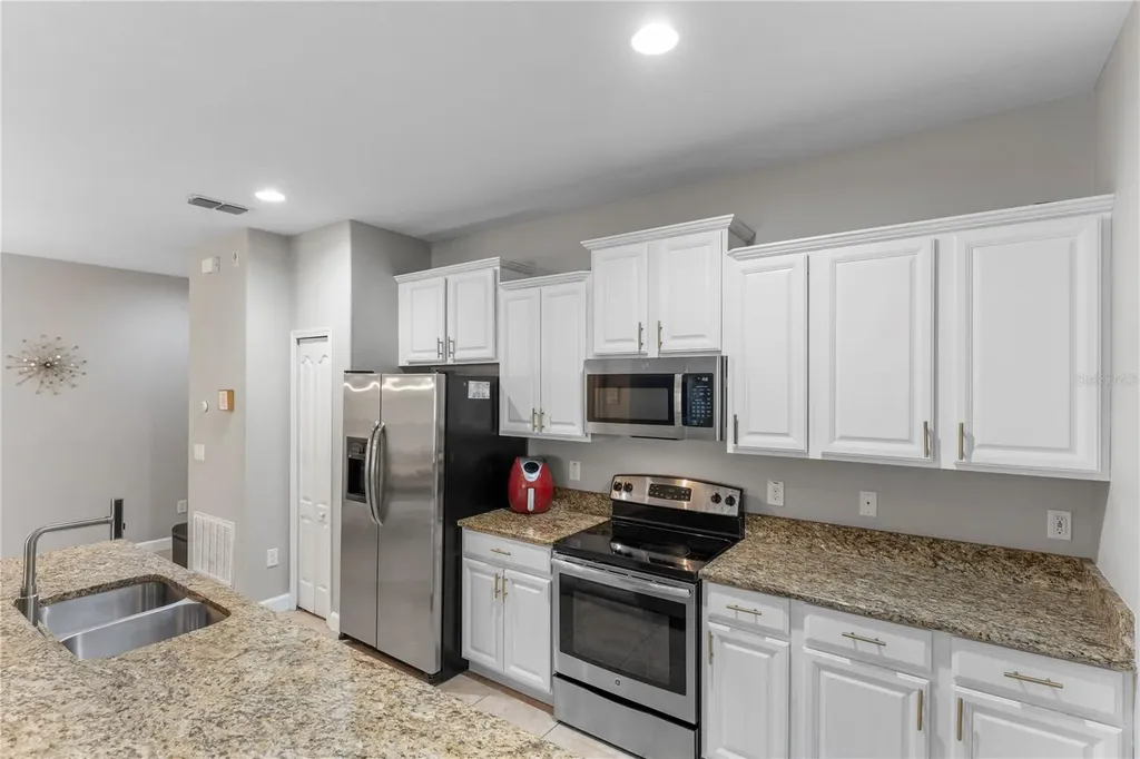 8955 Bismarck Palm Road Kissimmee FL 34747
