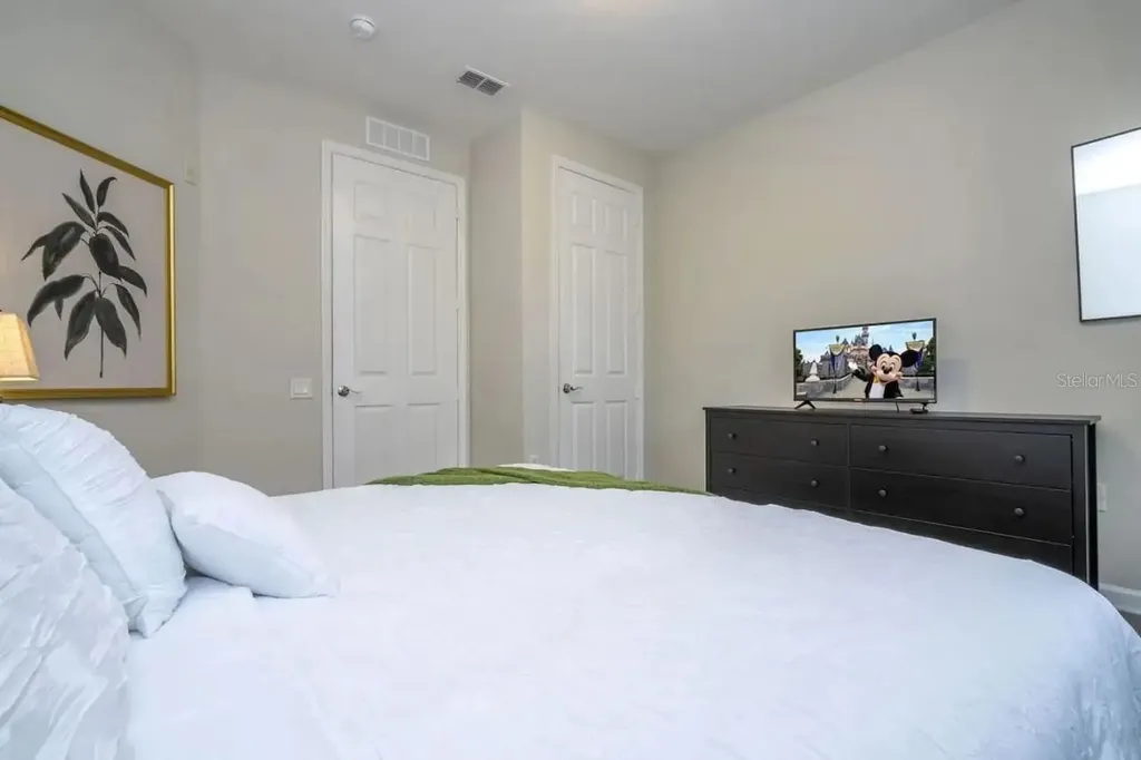 5025 Shoreway Loop Orlando FL 32819