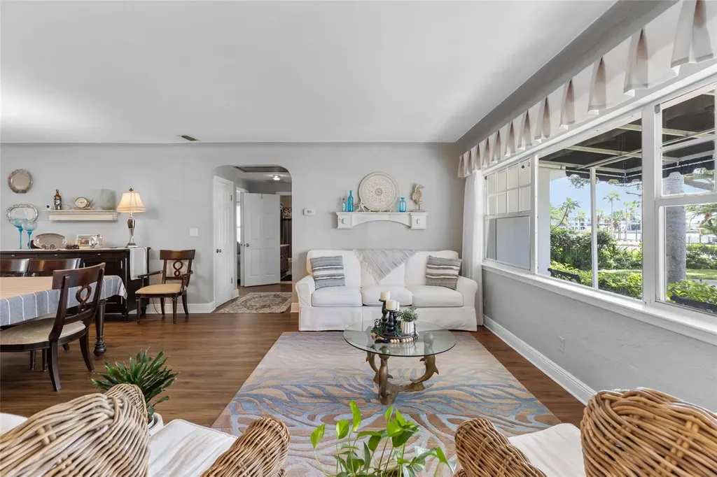 311 Sunset Drive N St Petersburg FL 33710