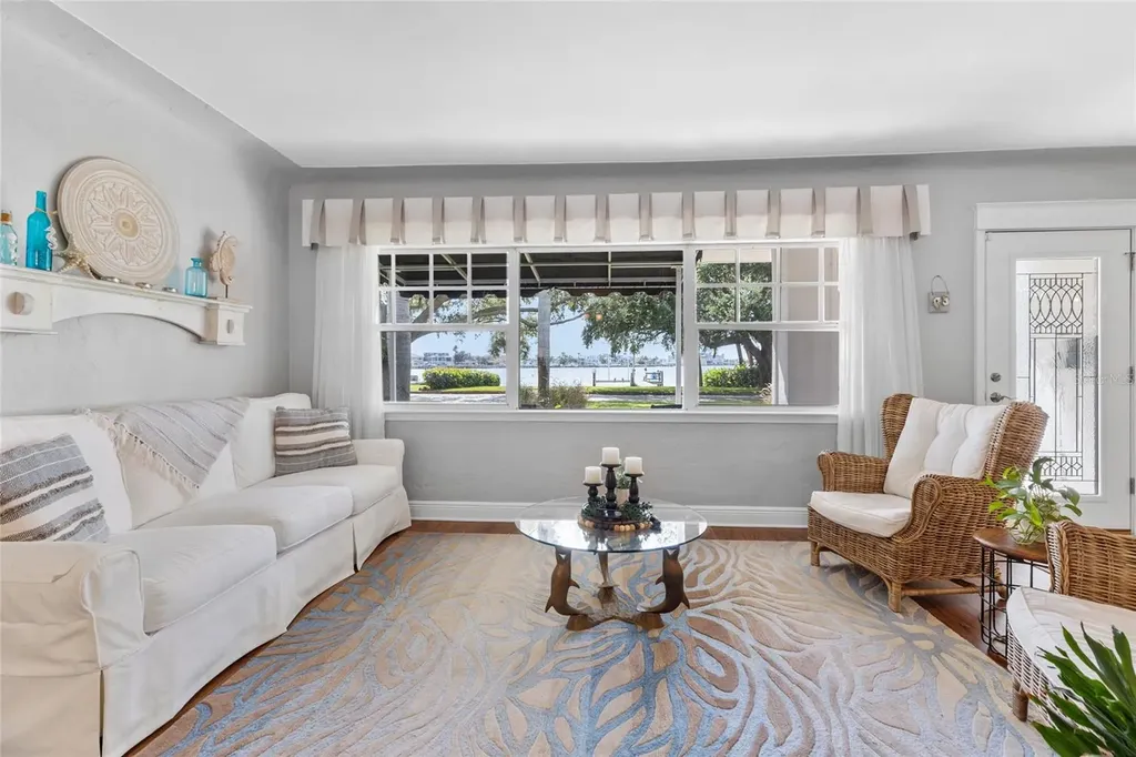 311 Sunset Drive N St Petersburg FL 33710