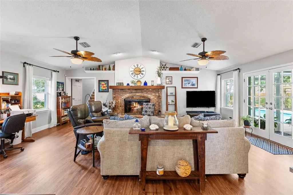 311 Sunset Drive N St Petersburg FL 33710