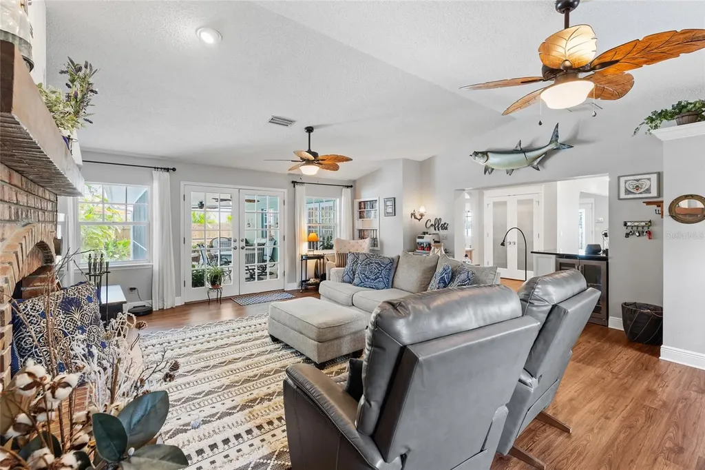 311 Sunset Drive N St Petersburg FL 33710