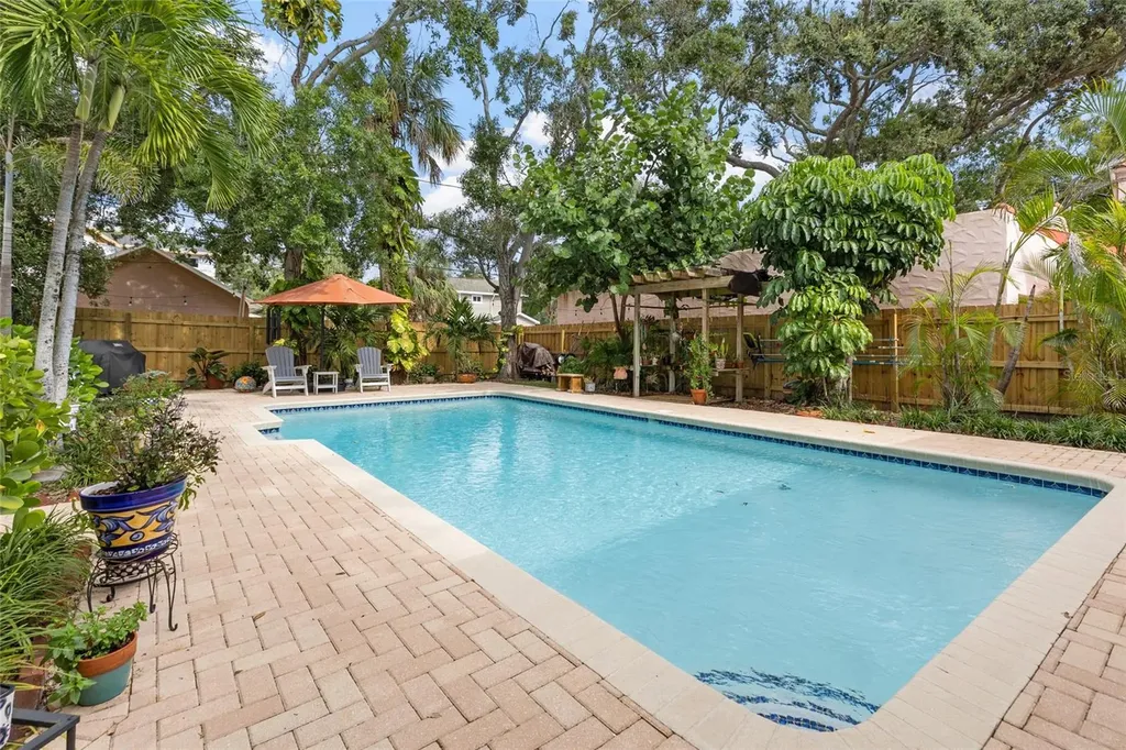311 Sunset Drive N St Petersburg FL 33710