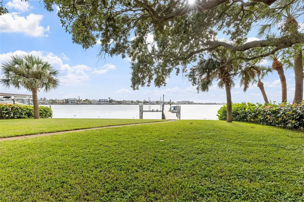 311 Sunset Drive N St Petersburg FL 33710