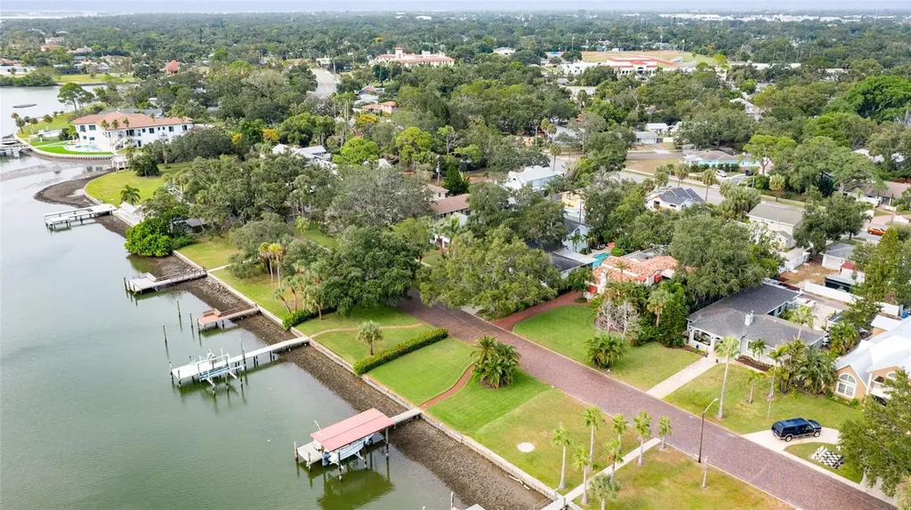 311 Sunset Drive N St Petersburg FL 33710