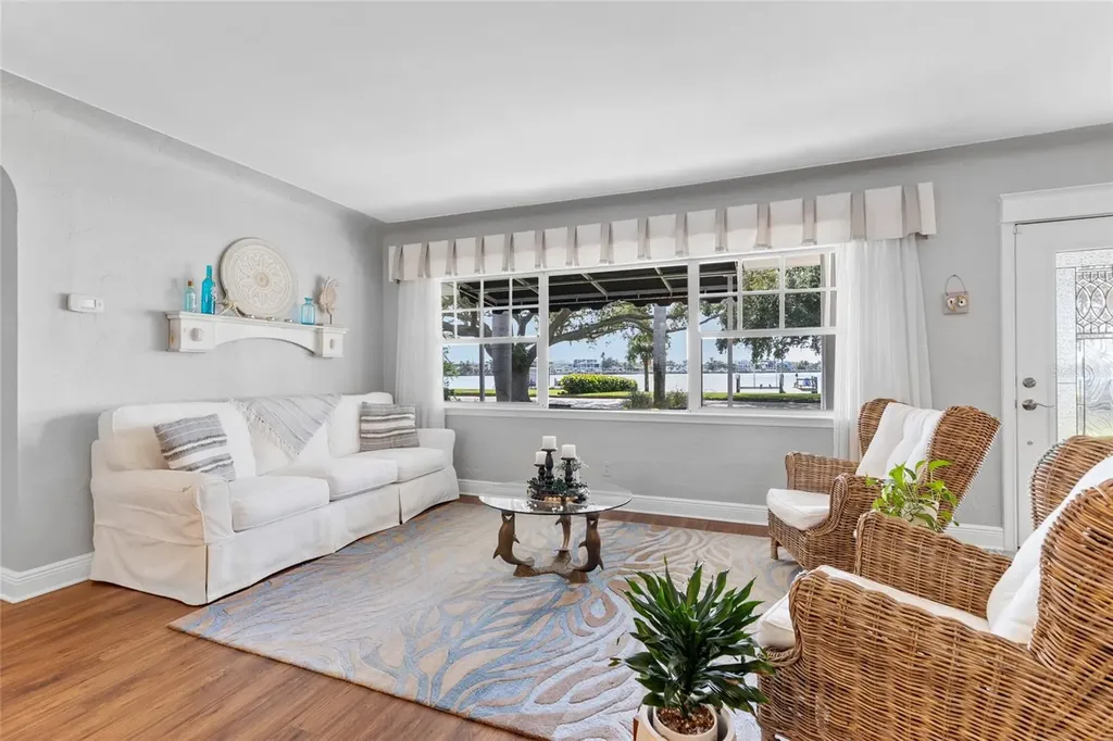 311 Sunset Drive N St Petersburg FL 33710