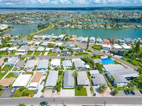 11295 1st Street E Treasure Island FL 33706
