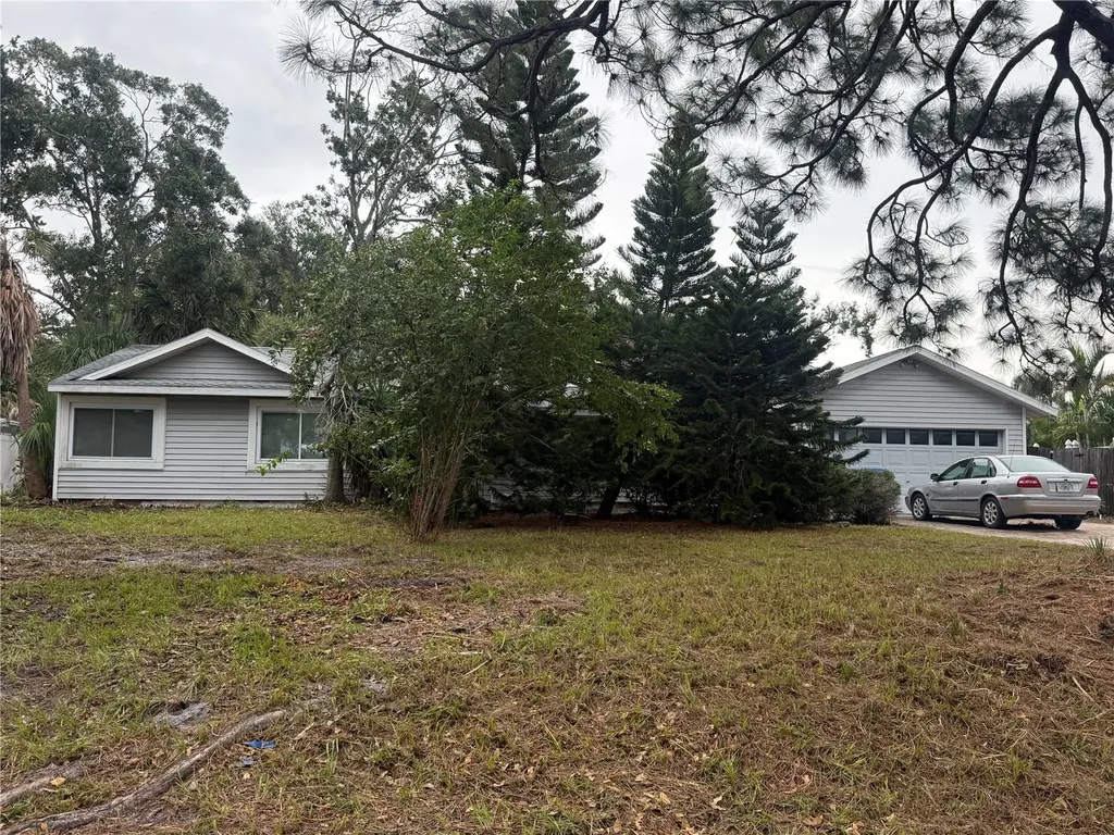 1025 Country Club Road N St Petersburg FL 33710