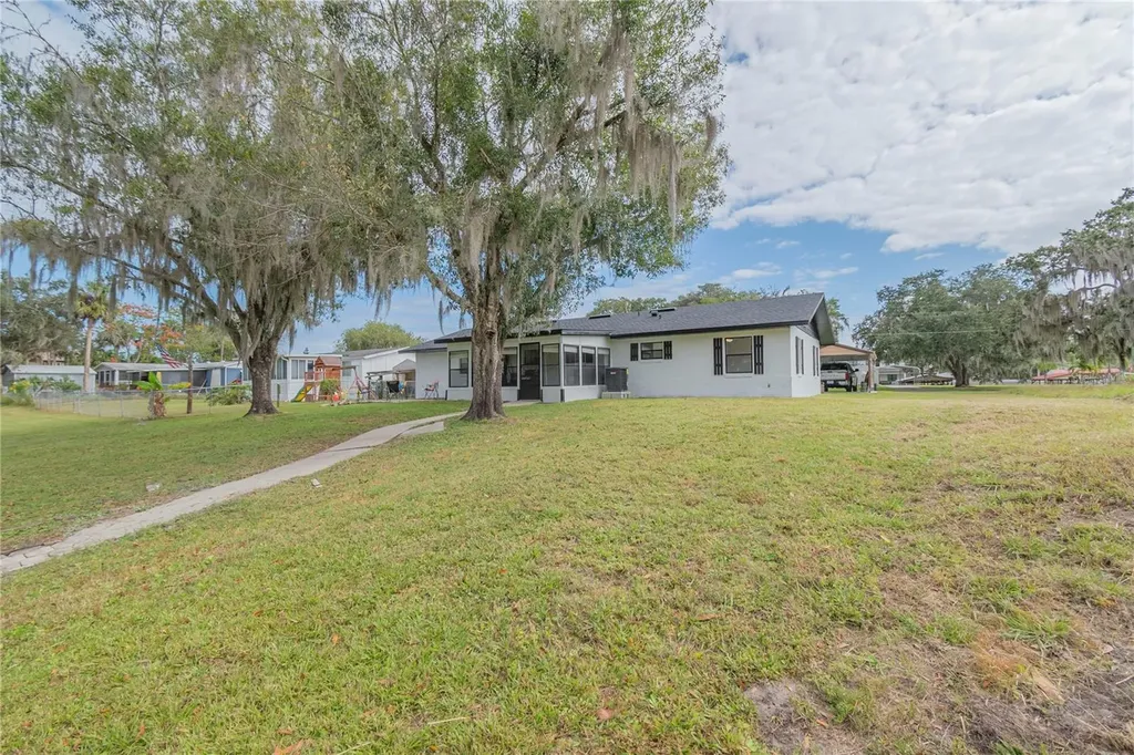2082 Shady Lane Geneva FL 32732