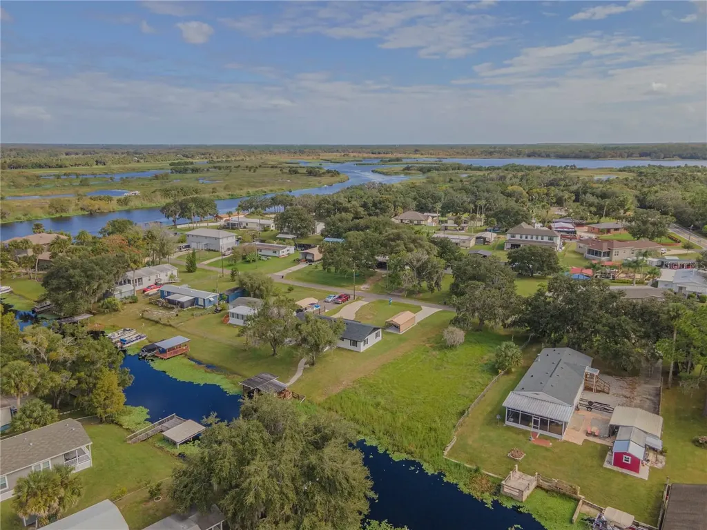 2082 Shady Lane Geneva FL 32732