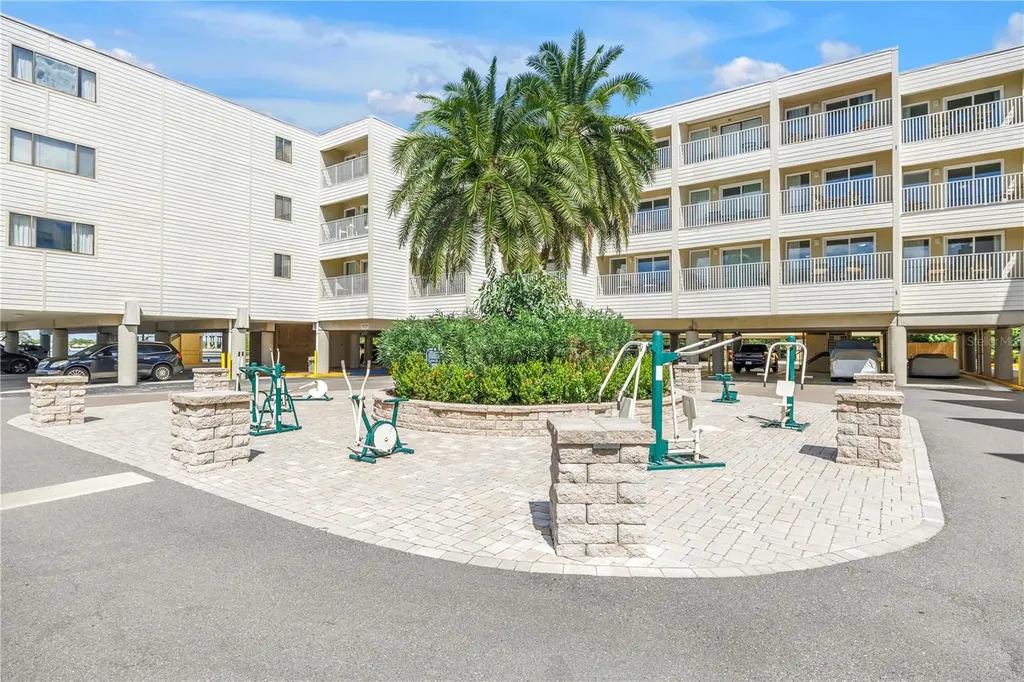 2506 N Rocky Point Drive Tampa FL 33607