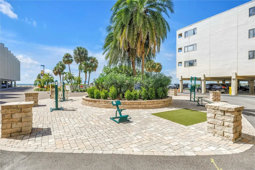 2506 N Rocky Point Drive Tampa FL 33607
