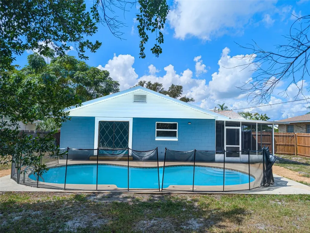 830 N Sunset Drive Mount Dora FL 32757