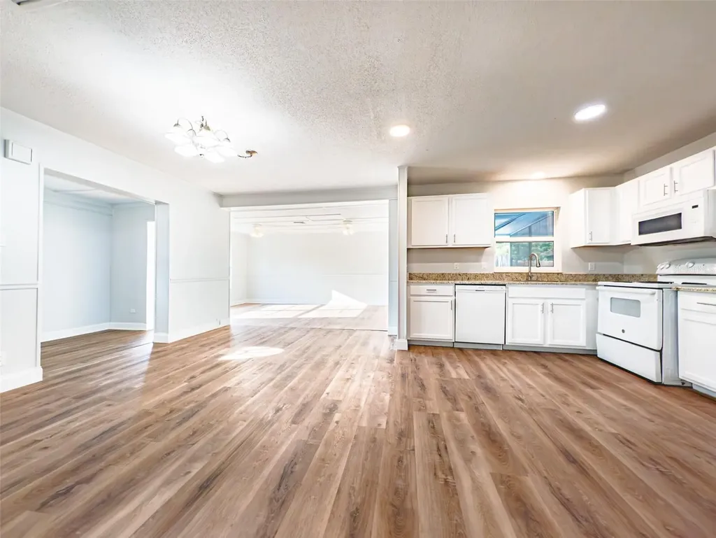 830 N Sunset Drive Mount Dora FL 32757