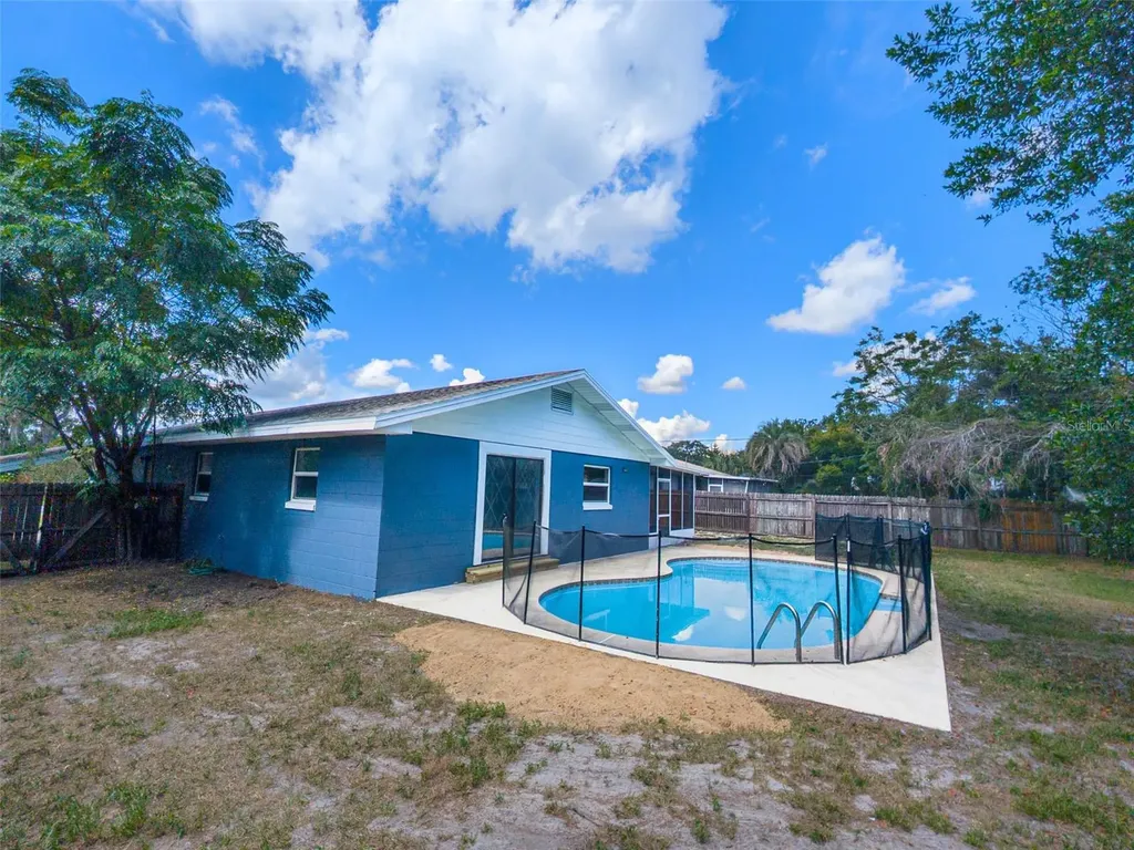 830 N Sunset Drive Mount Dora FL 32757