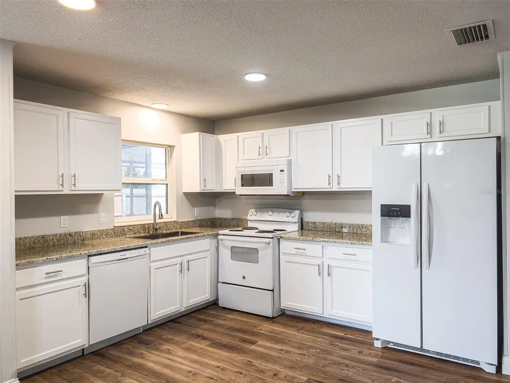 830 N Sunset Drive Mount Dora FL 32757
