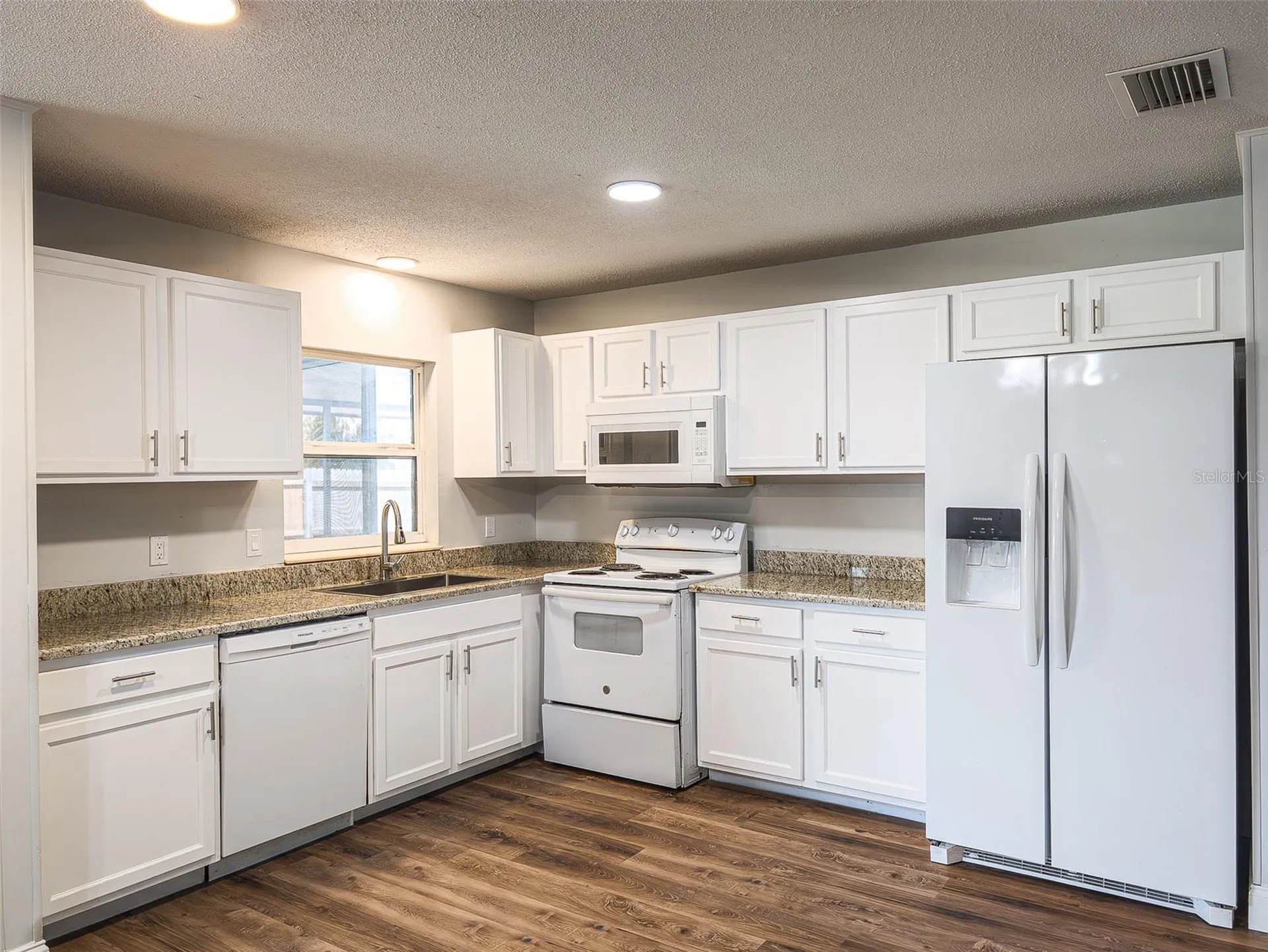 830 N Sunset Drive Mount Dora FL 32757