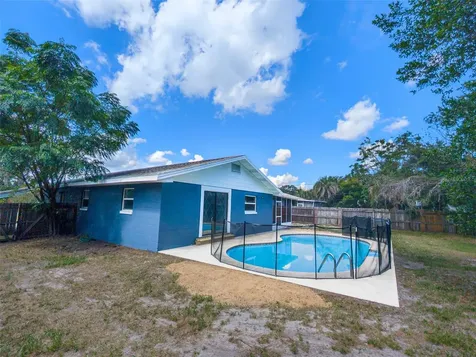 830 N Sunset Drive Mount Dora FL 32757