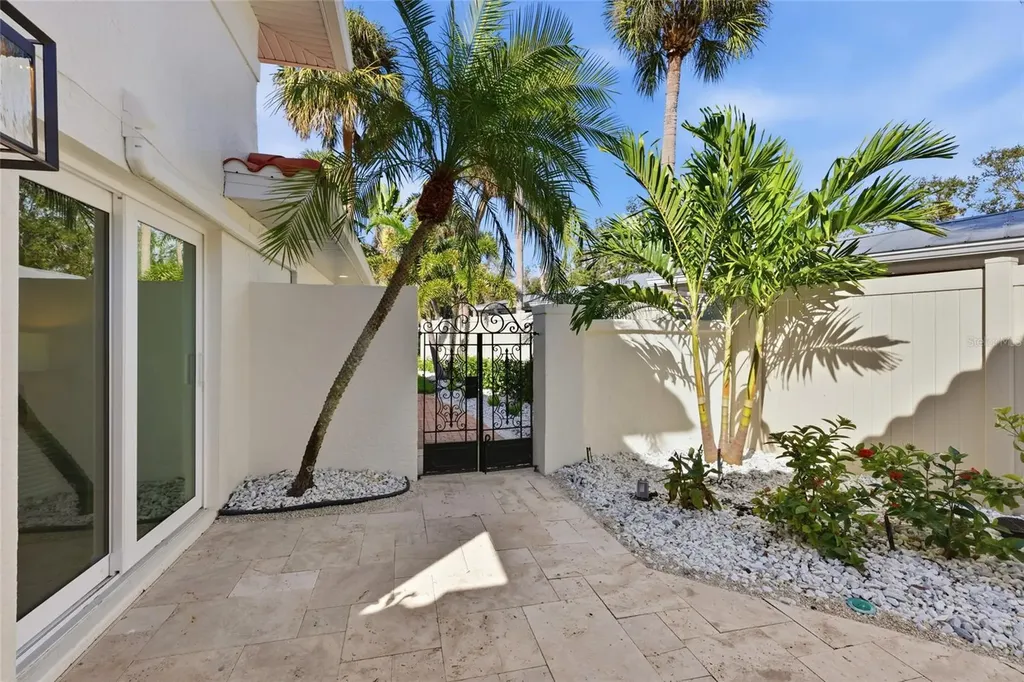 4833 Featherbed Lane Sarasota FL 34242