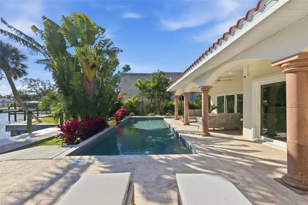 4833 Featherbed Lane Sarasota FL 34242