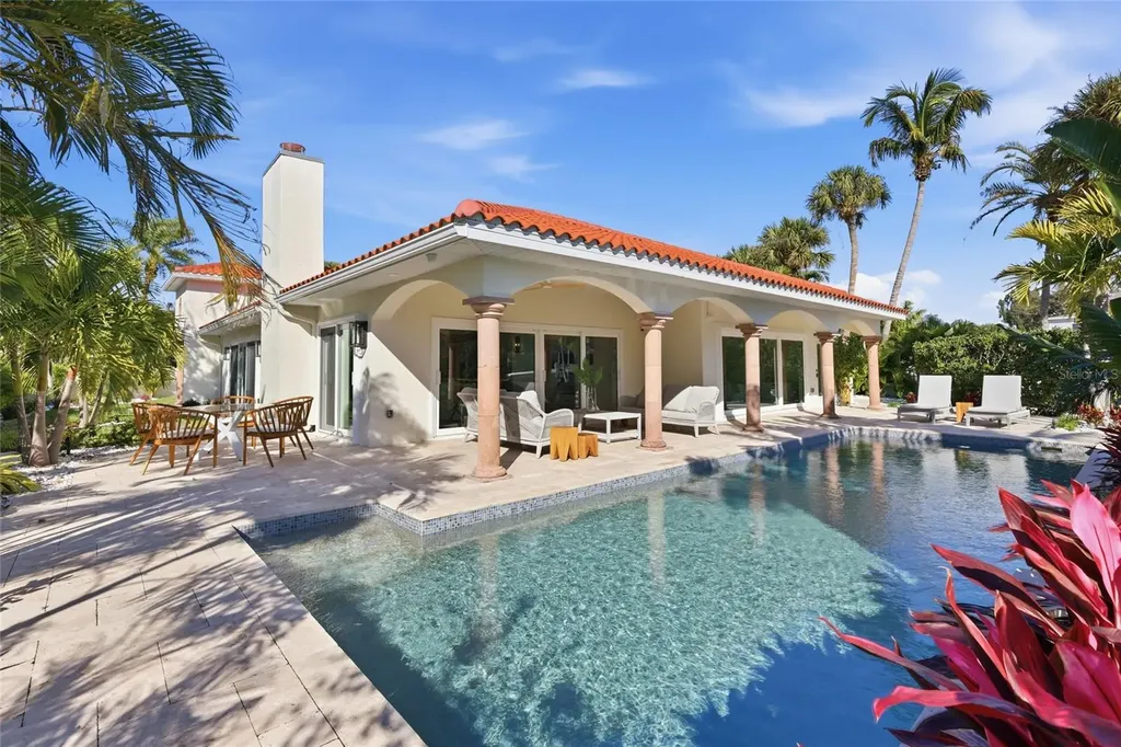 4833 Featherbed Lane Sarasota FL 34242