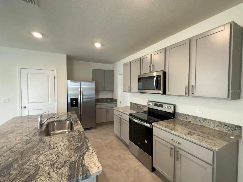 3238 Hilltop Circle Bradenton FL 34211