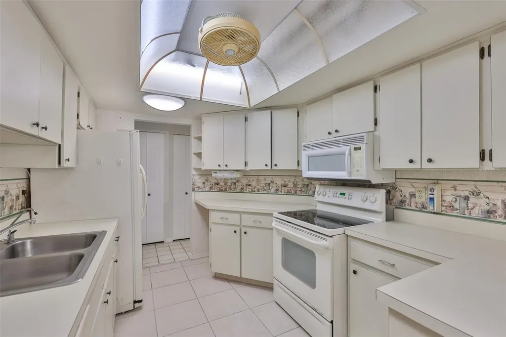 2026 Hawkhurst Circle Sun City Center FL 33573