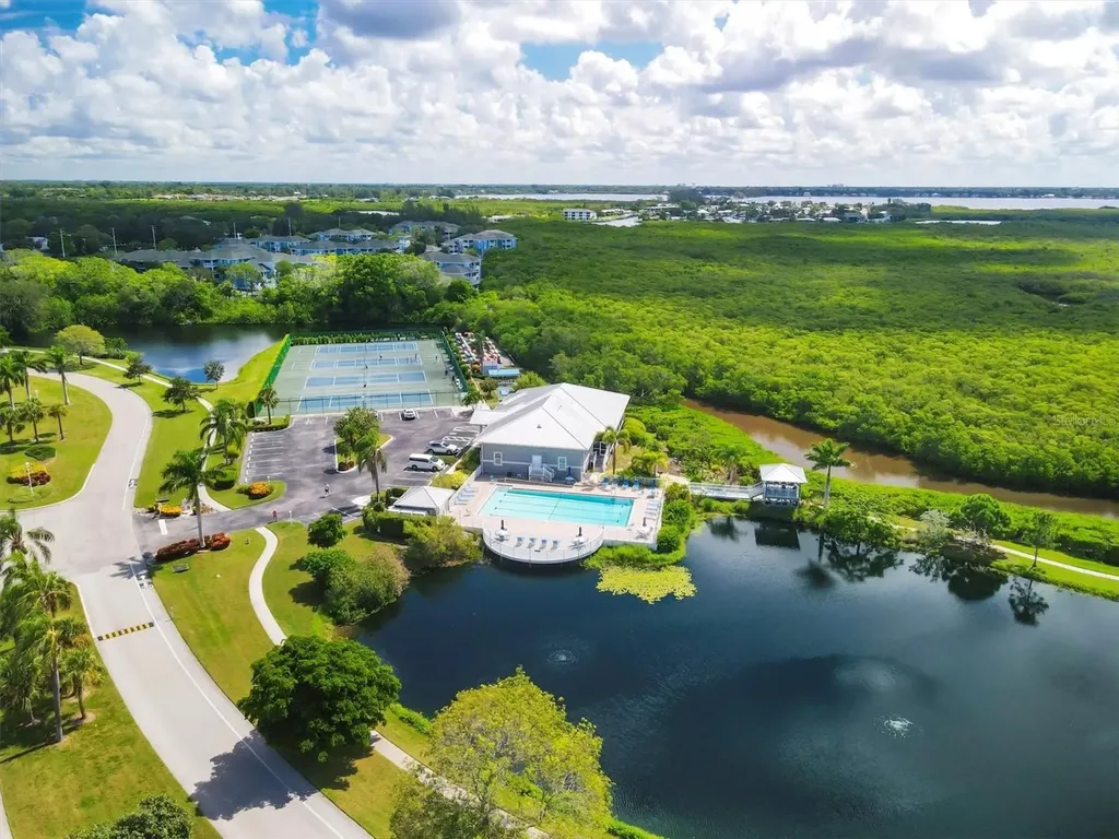 1225 Spoonbill Landings Circle Bradenton FL 34209