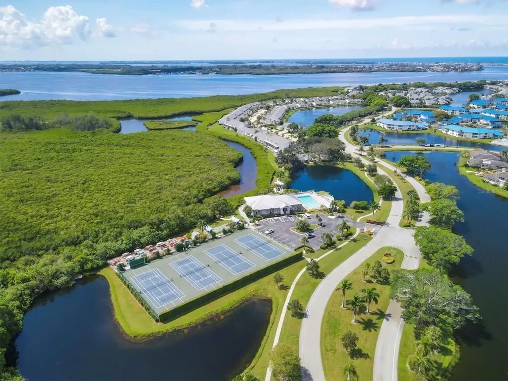 1225 Spoonbill Landings Circle Bradenton FL 34209