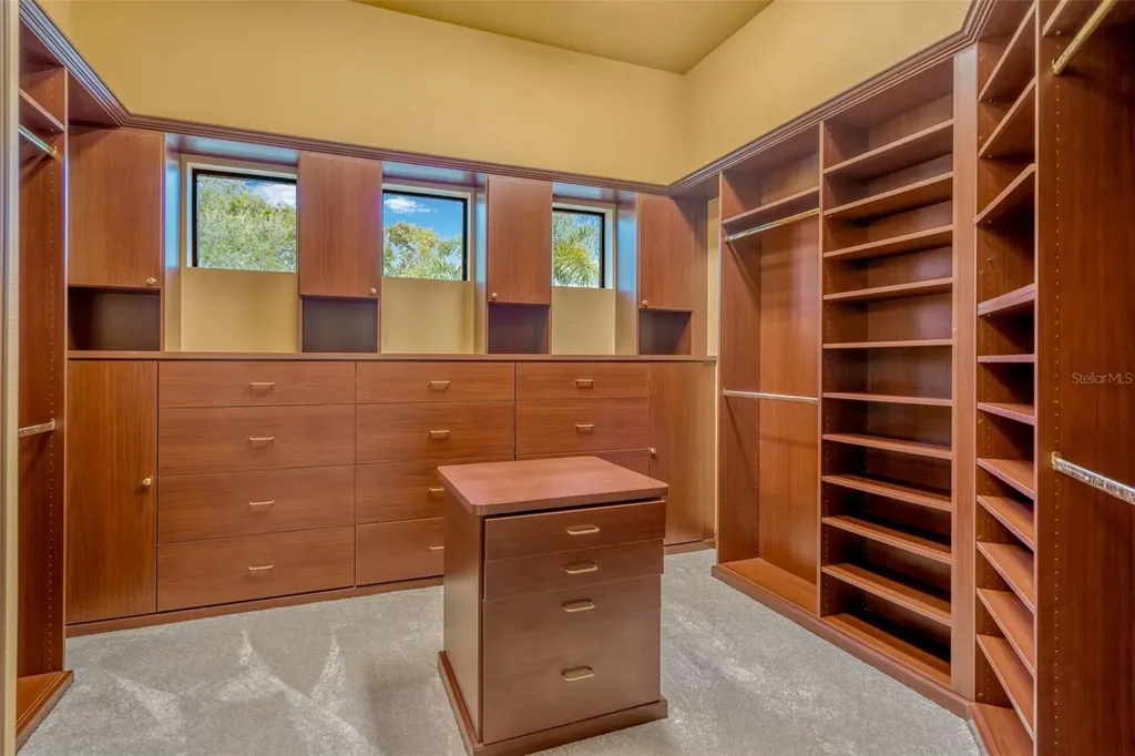 1079 Ashland Avenue Tarpon Springs FL 34689