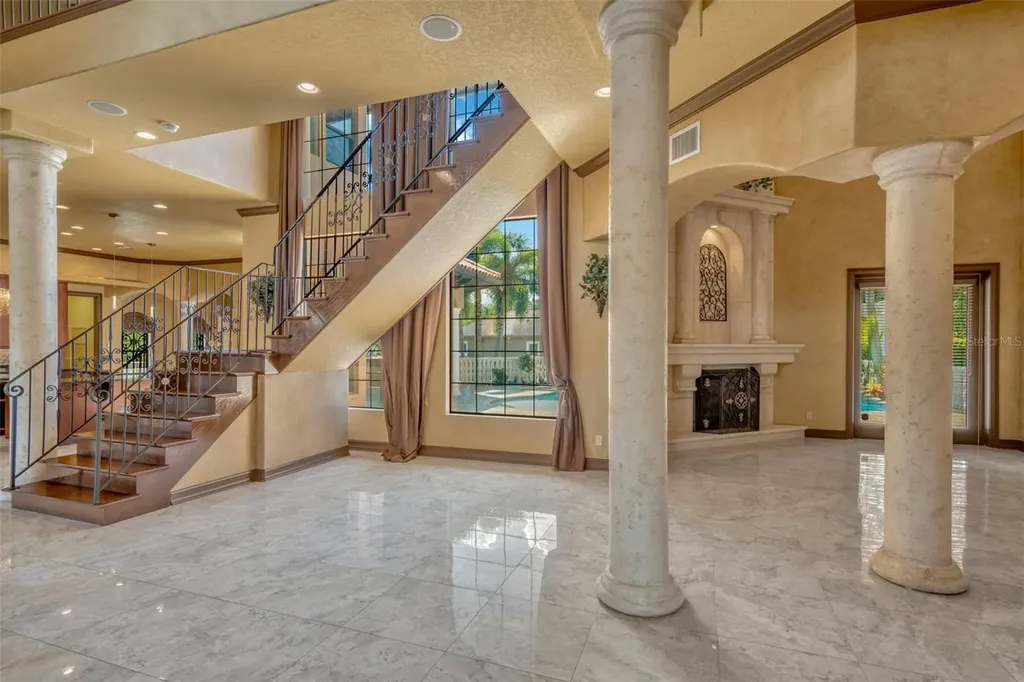 1079 Ashland Avenue Tarpon Springs FL 34689