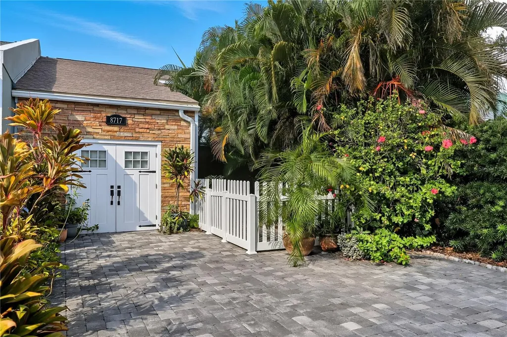 8717 Bay Pointe Drive Tampa FL 33615