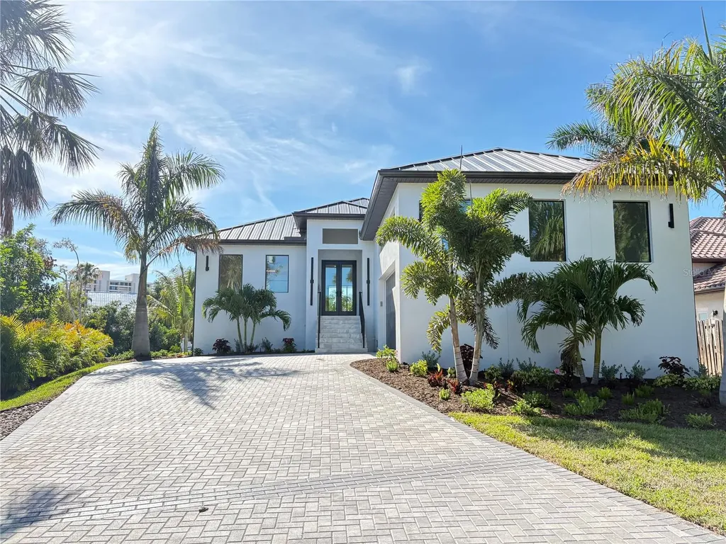 276 Island Circle Sarasota FL 34242