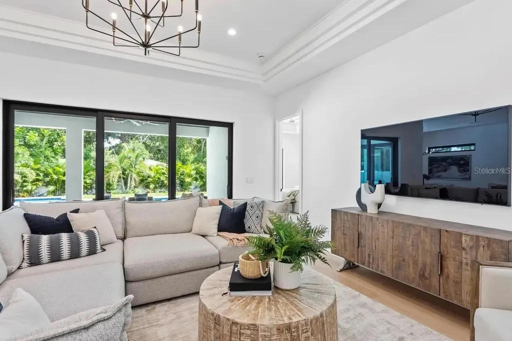 276 Island Circle Sarasota FL 34242