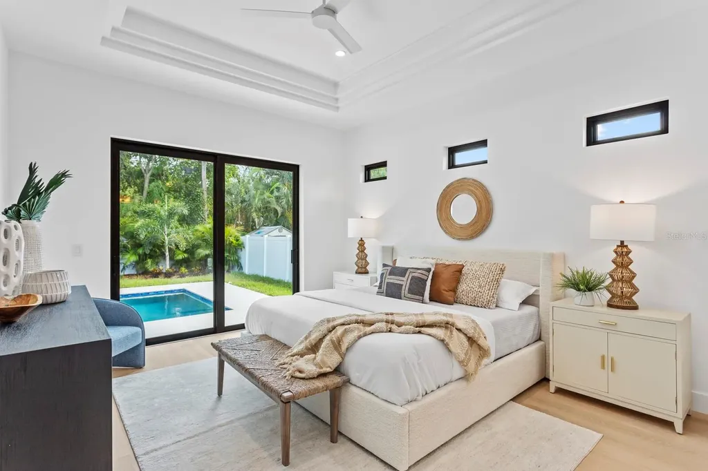 276 Island Circle Sarasota FL 34242