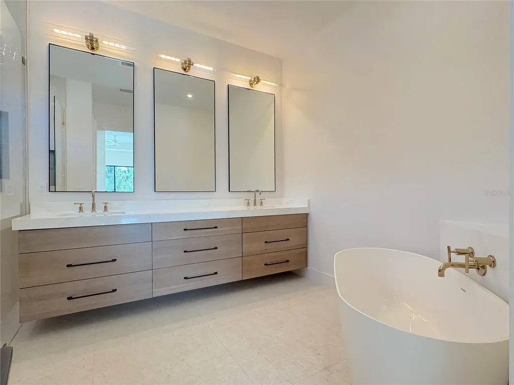 276 Island Circle Sarasota FL 34242